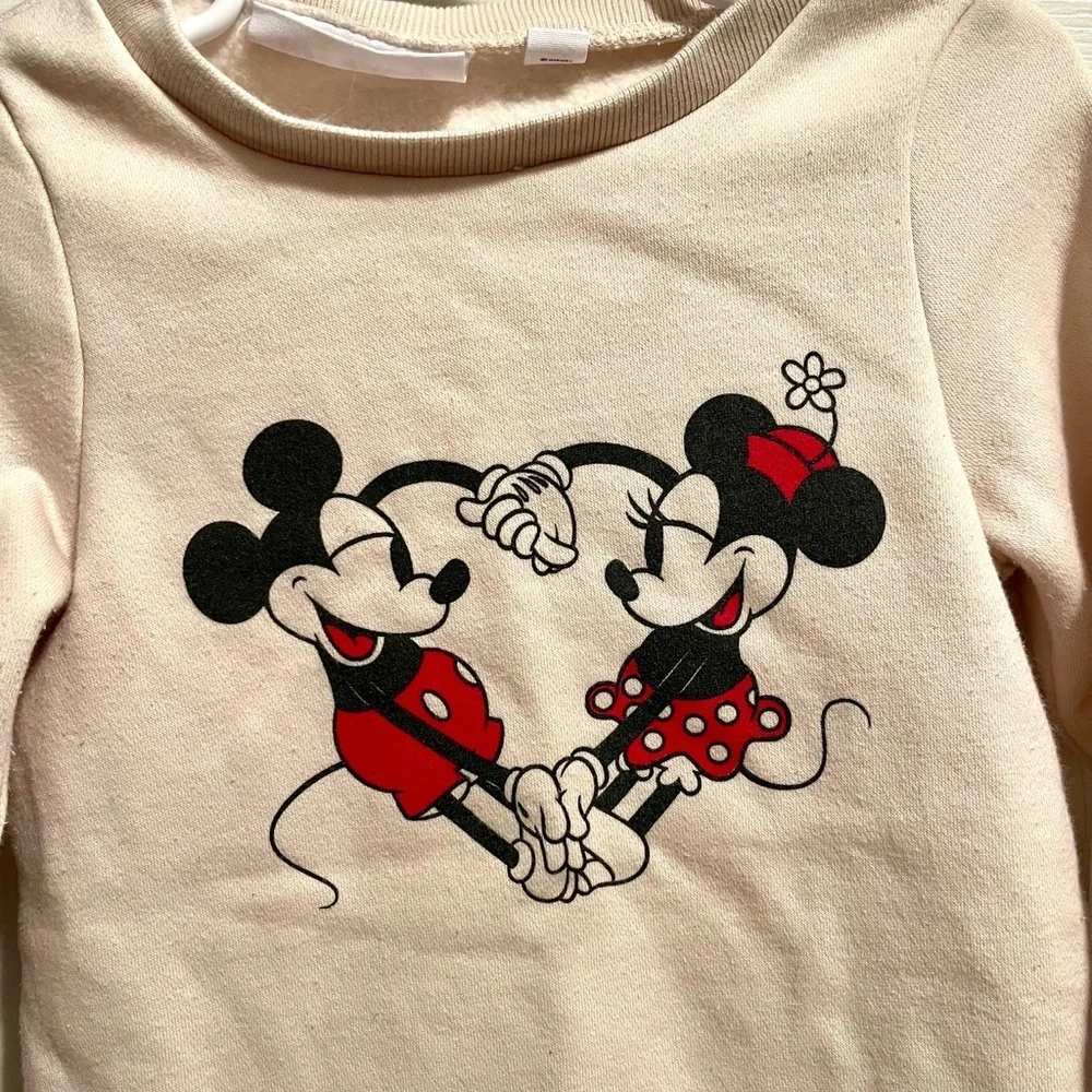 GAP adorable sweatshirt